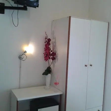 Ξενοδοχείο Paron 3*