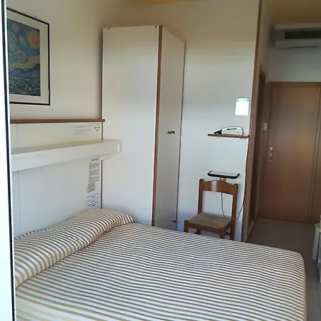 Otel Paron 3*